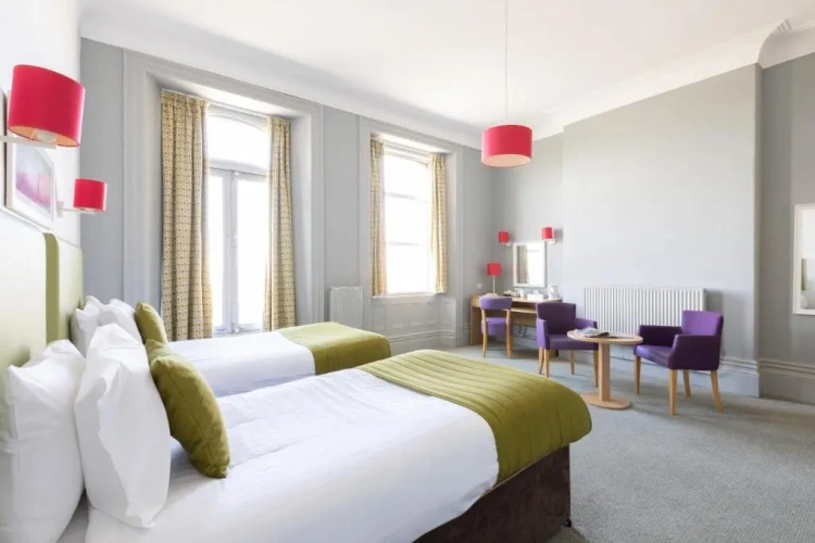 Standard Twin room with sea view