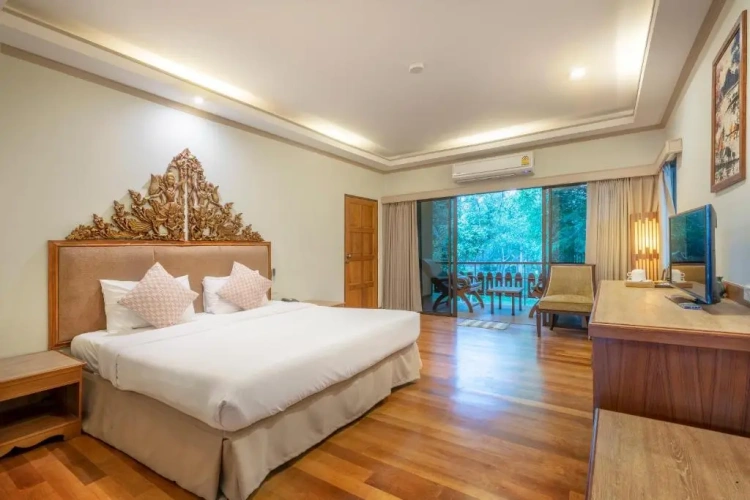 Suite with garden view