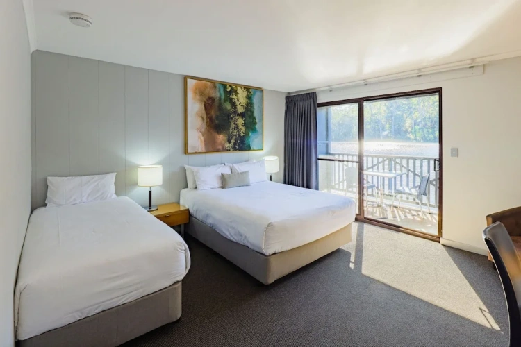 Standard room with balcony and with lake view