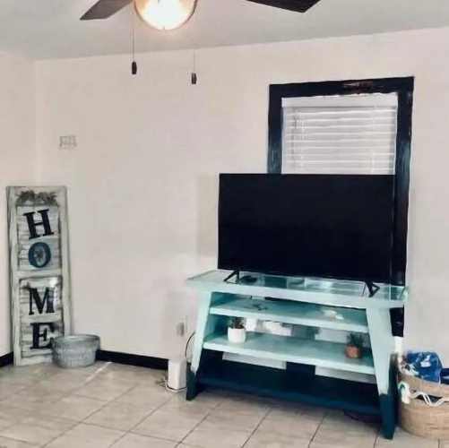 Urban Aquarium, Home for 8