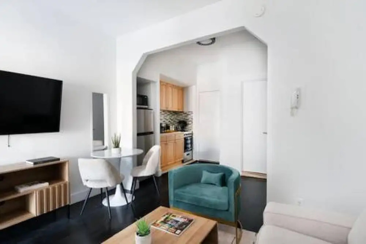 444-4c Newly Renovated Studio in Hell s Kitchen