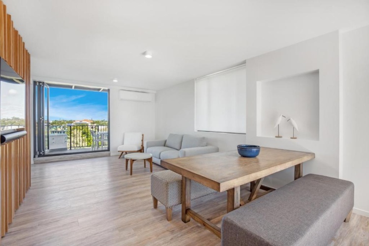 3 Bedrooms Apartment