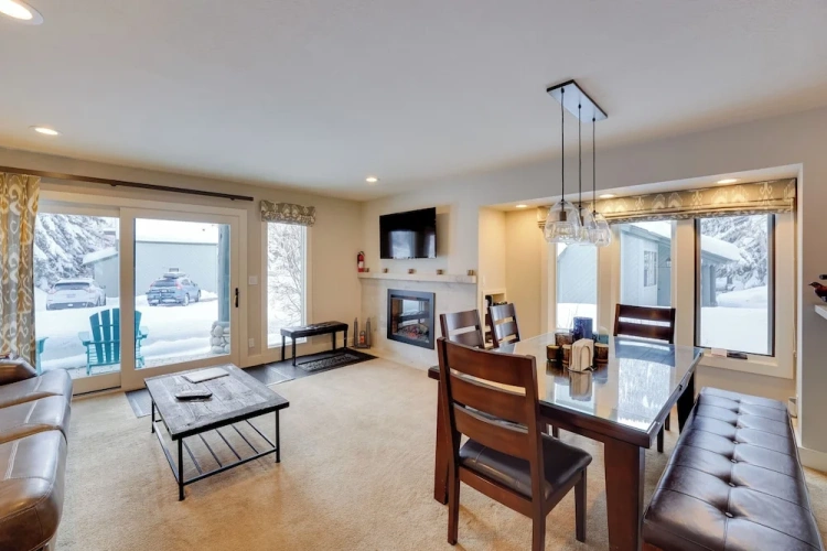 2 Bedrooms Apartment