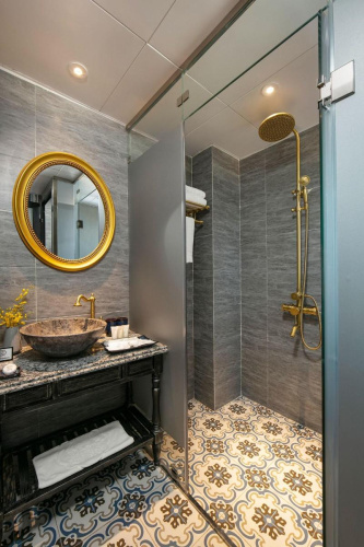 Shining Central Hotel and Spa