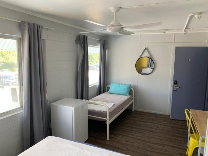 Standard Triple room