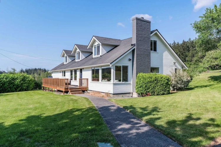 5 Bedrooms Cottage