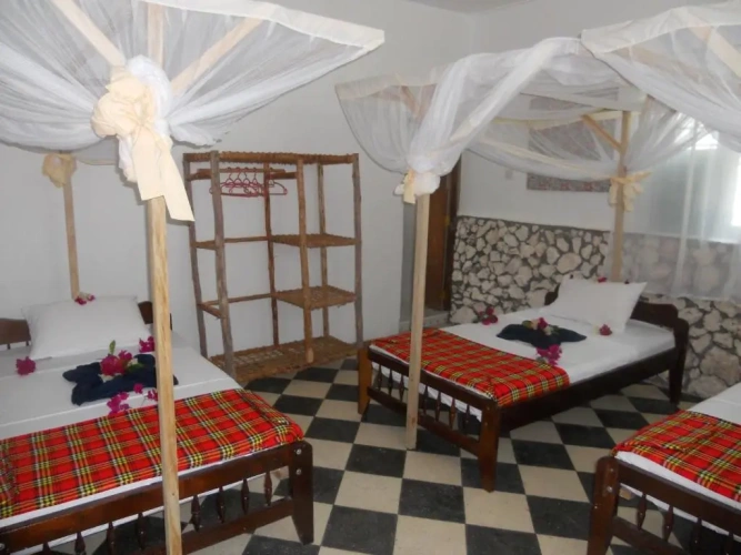 Standard Triple room