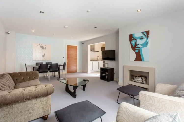 Stylish 2bed Apt With Free Parking/elevator