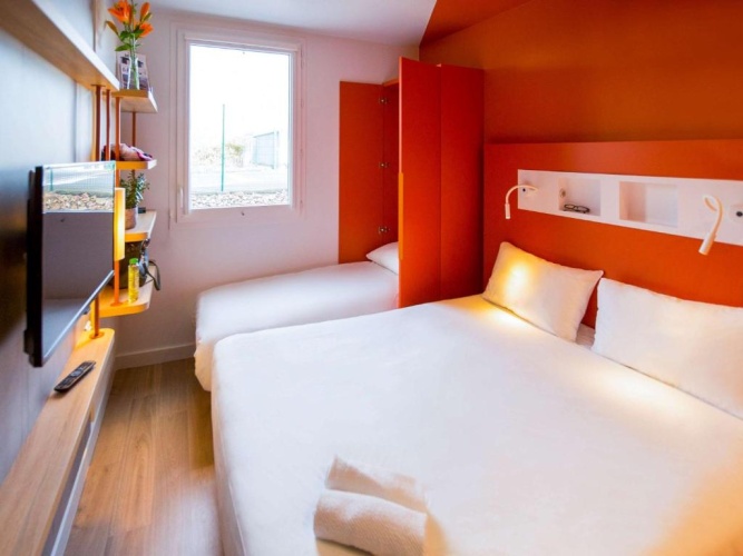 Standard Triple room