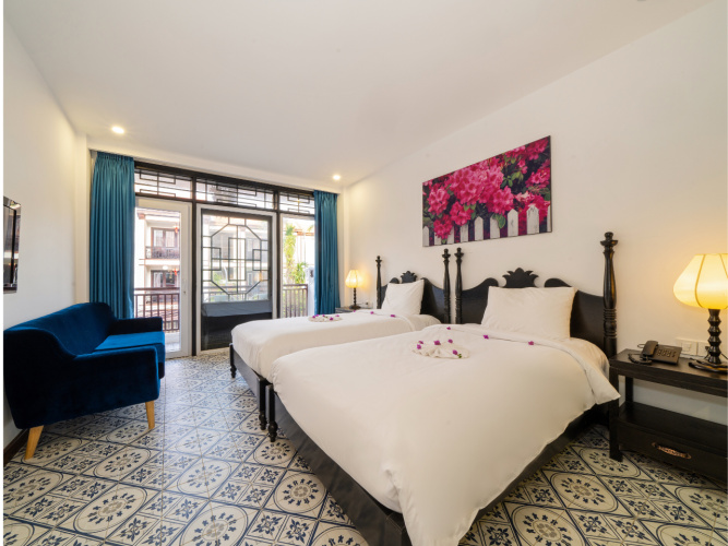 Deluxe Twin room with balcony