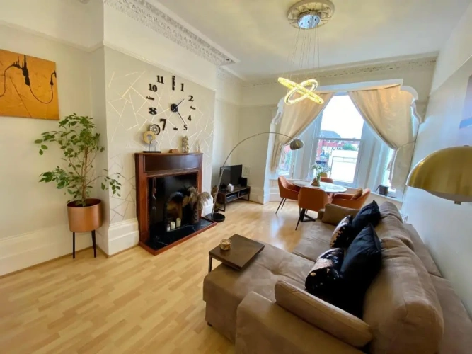 2 Bedrooms Apartment