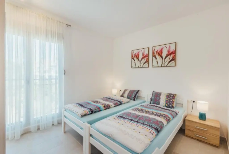 Apartment with sea view