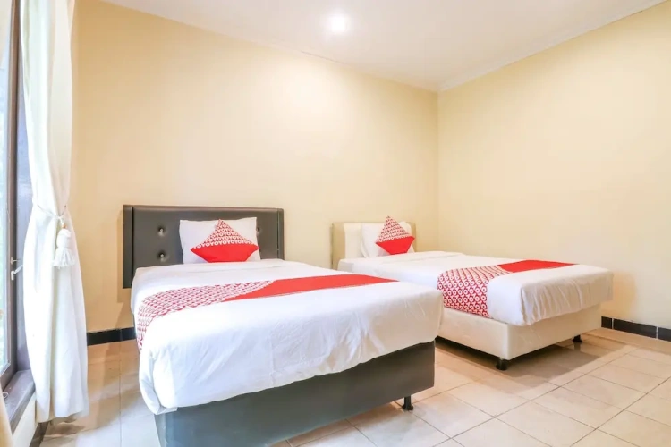 Standard Twin room with balcony