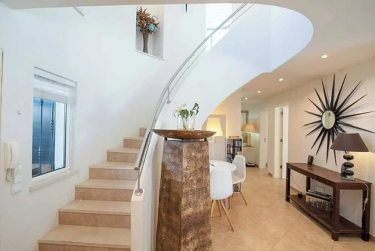 4 Bedrooms Villa