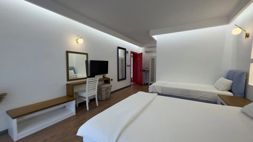 Standard Triple room with balcony