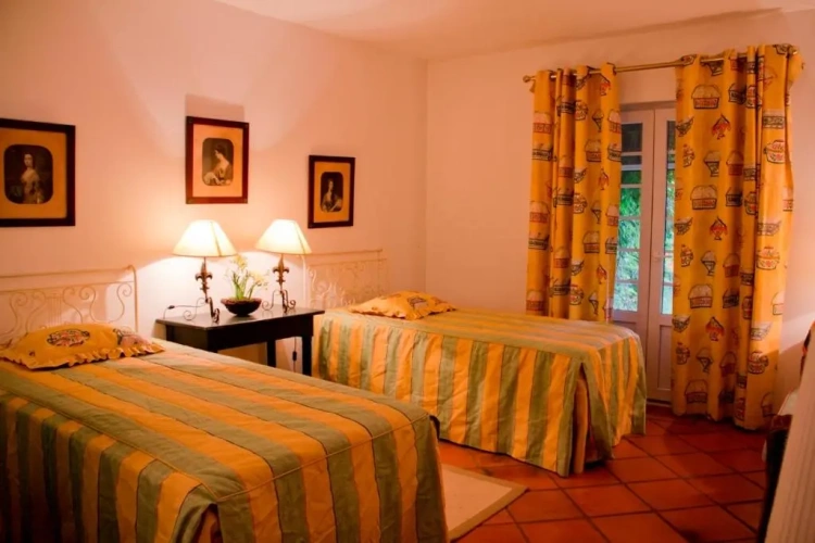 5 Bedrooms Cottage