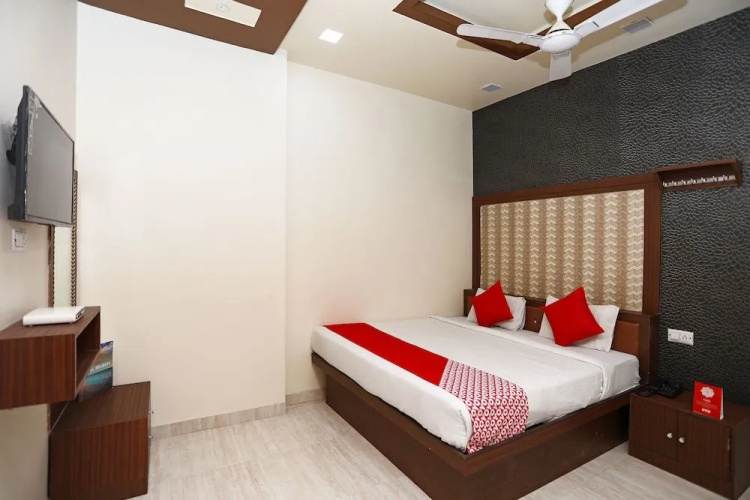 OYO 18346 Glorify Stay2