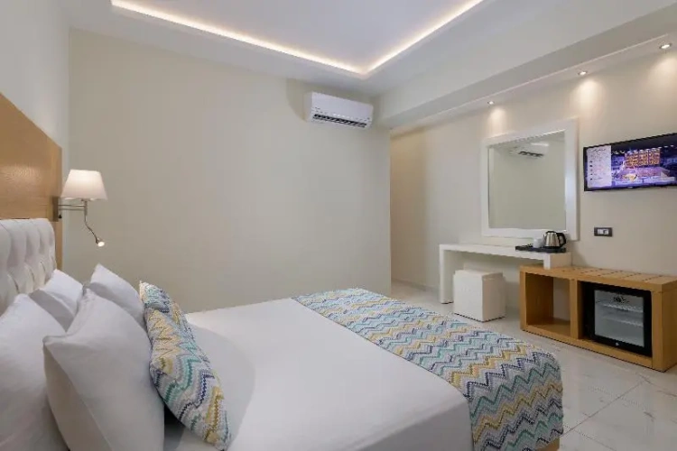 Standard Double room with balcony and with partial sea view