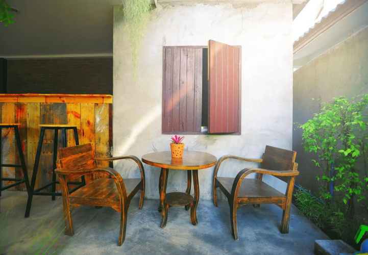 Manon Hostel