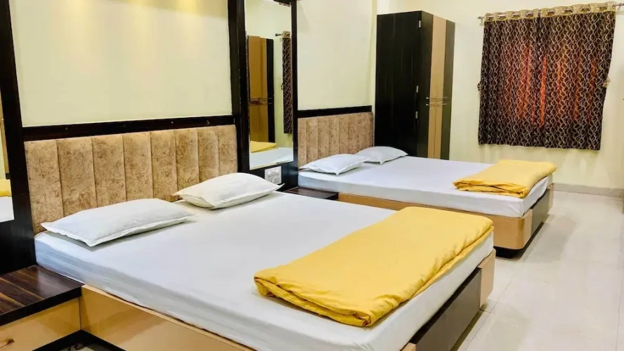 Deluxe Quadruple room with city view