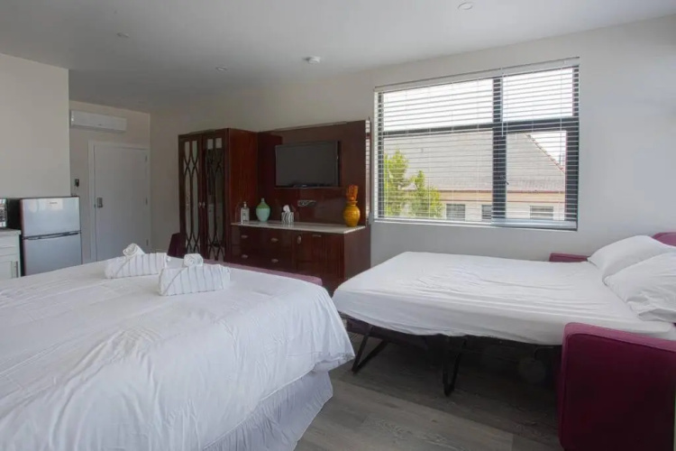 Downtown View 4 Sleepers Studio- Great for Getaway