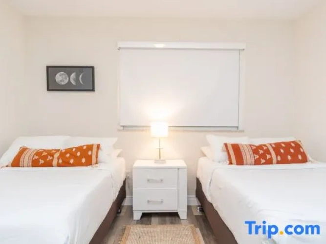 2 Bedrooms Apartment