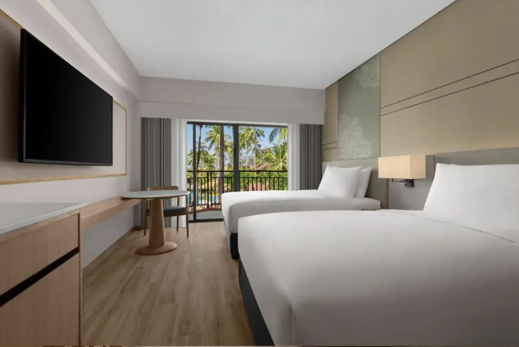 Premier Twin room with pool view