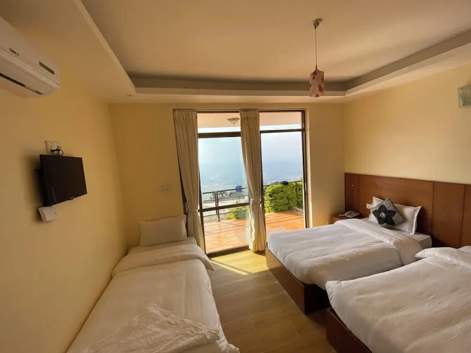 Deluxe Triple room with balcony