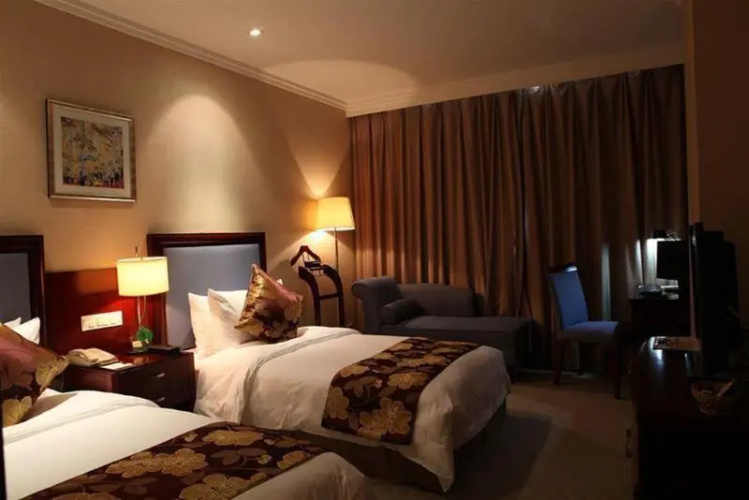 New Land Hotel