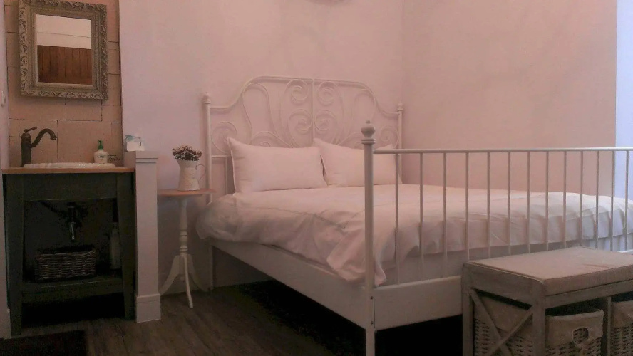 Antique's home