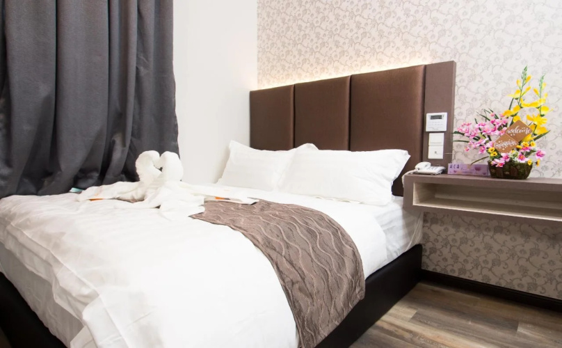 Spring Season Hotel