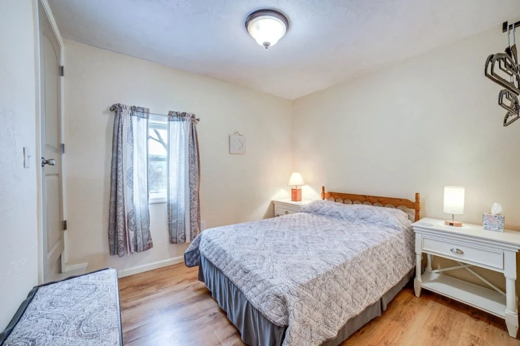 2 Bedrooms Cottage
