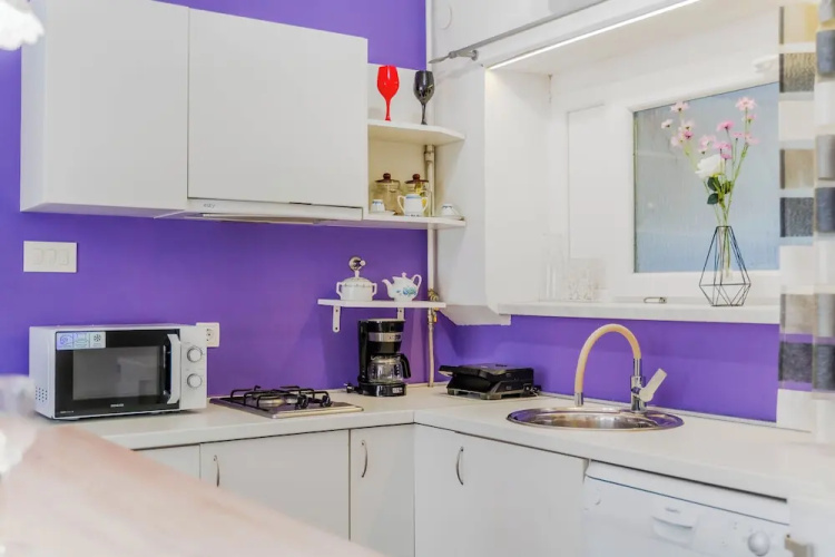 Charming Downtown Studio