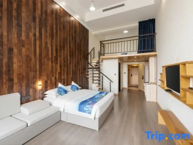 Superior Family Suite with garden view