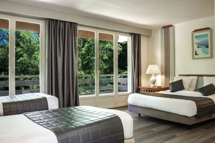 Standard Quadruple room with balcony
