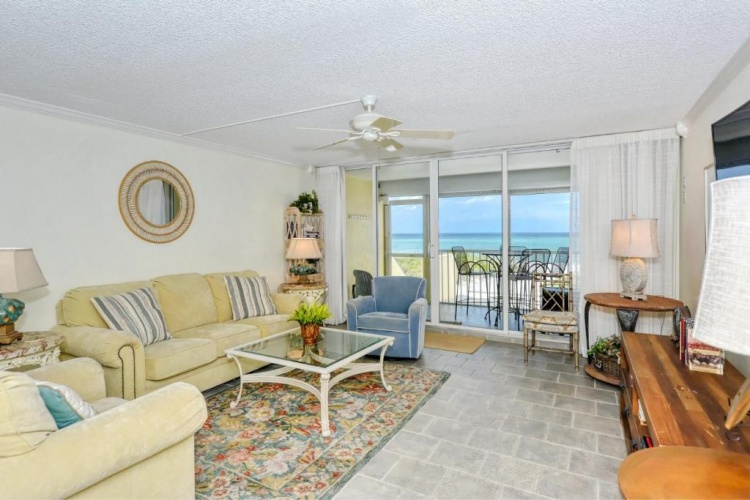 3 Bedrooms Apartment