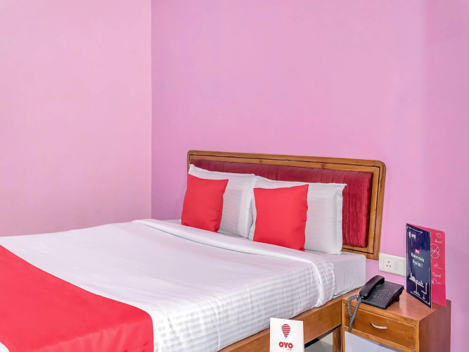 OYO 10685 Hotel Centre Point
