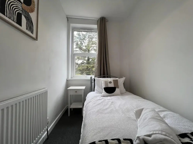 Bristol - 4 Beds - Sleeps 7 - For Groups - Garden