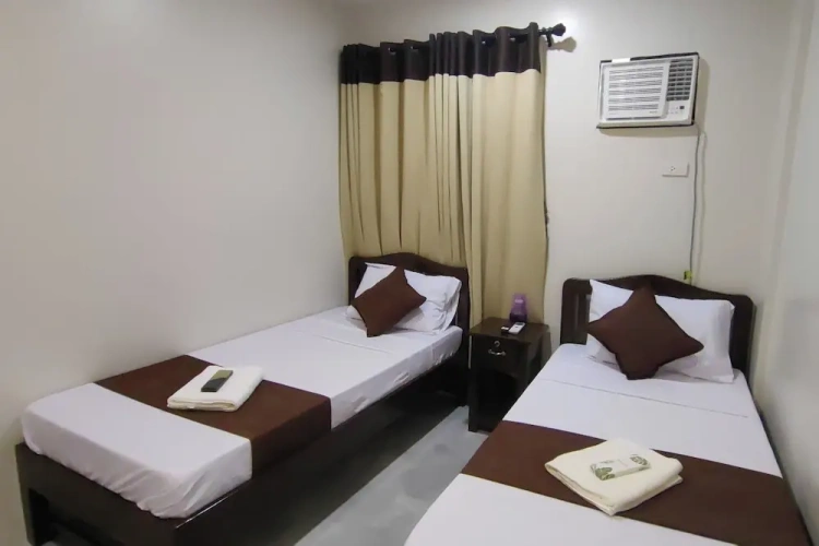 Standard Triple room
