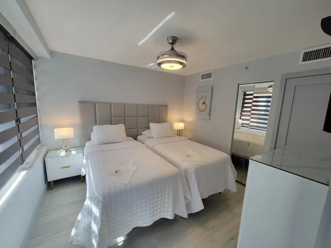 Alexander 817 3 Bedroom Apts