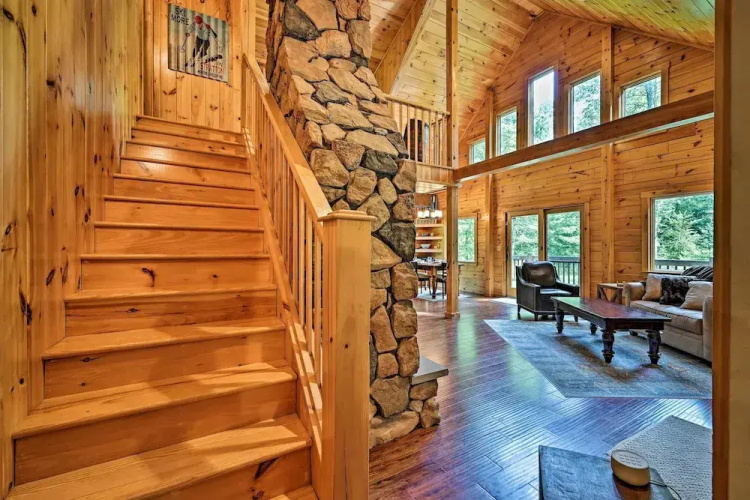 Private Chester Home w/ Deck, Mins to Skiing!