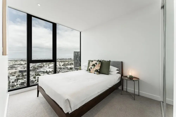 2-bed With Harbour Views & Outstanding Amenities