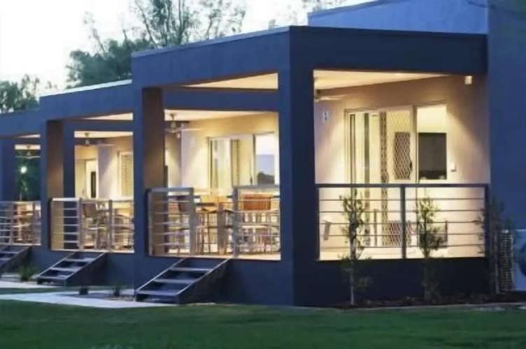 3 Bedrooms Apartment with water view