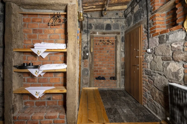 Economy Chalet