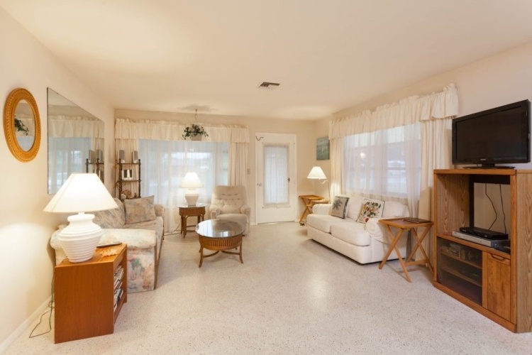 92 2nd Cottage #247129 - 2 Br Home