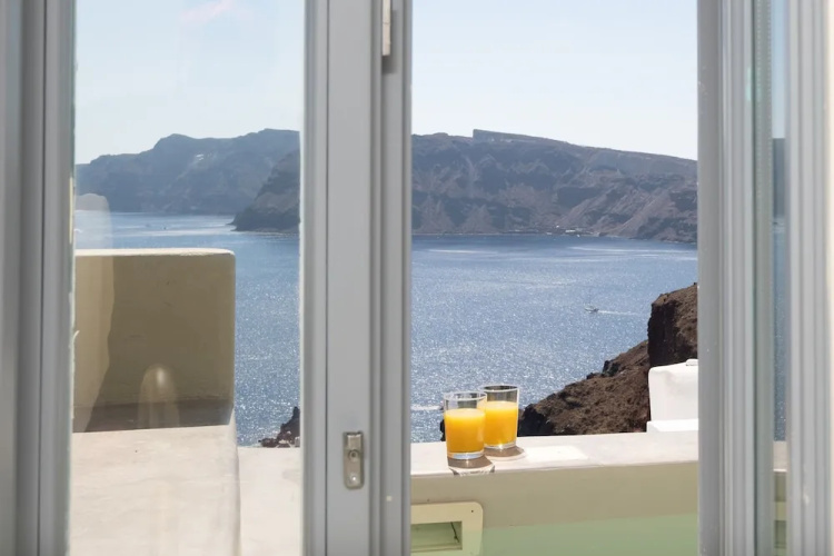 SantorOia Luxury Suites