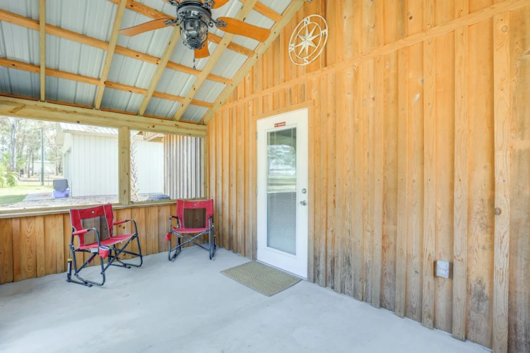 Near Steinhatchee River: Studio w/ Screened Porch!