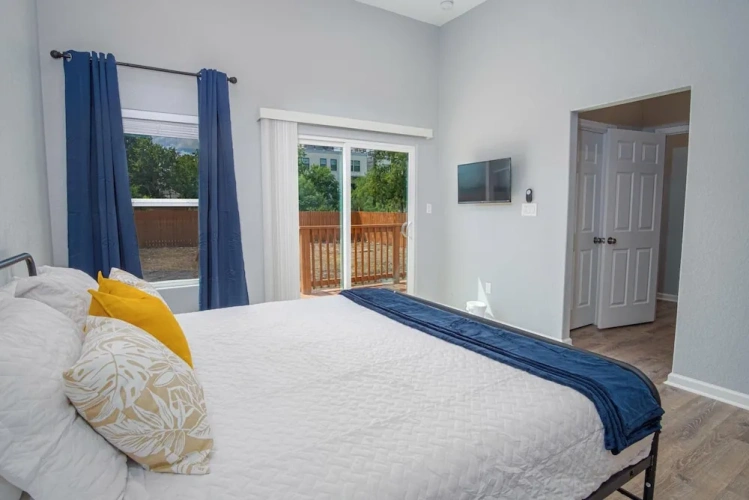 4 Bedrooms Cottage with balcony
