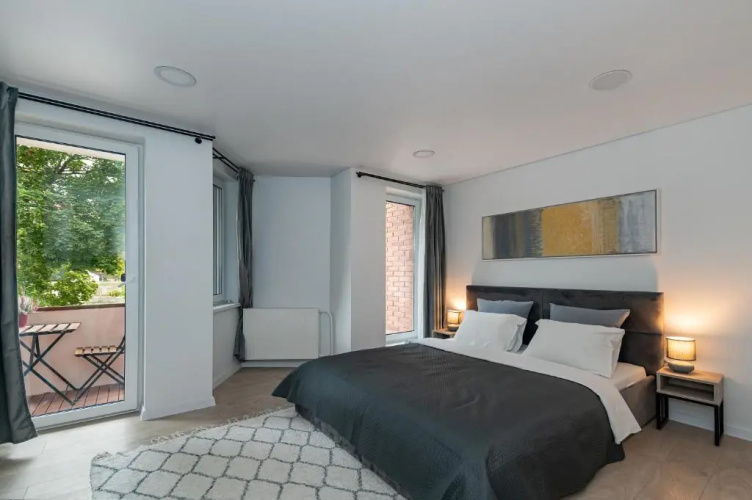 RIVERFRONT 2BD Old Town Apartment by Hostlovers