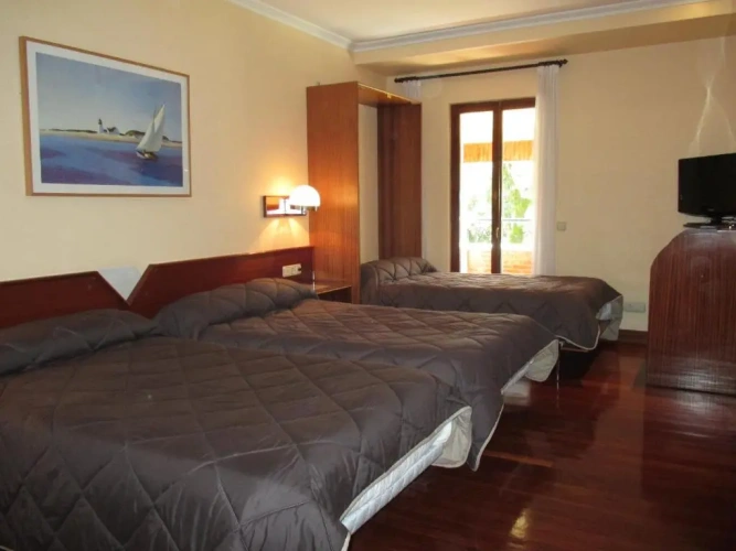 Standard Triple room